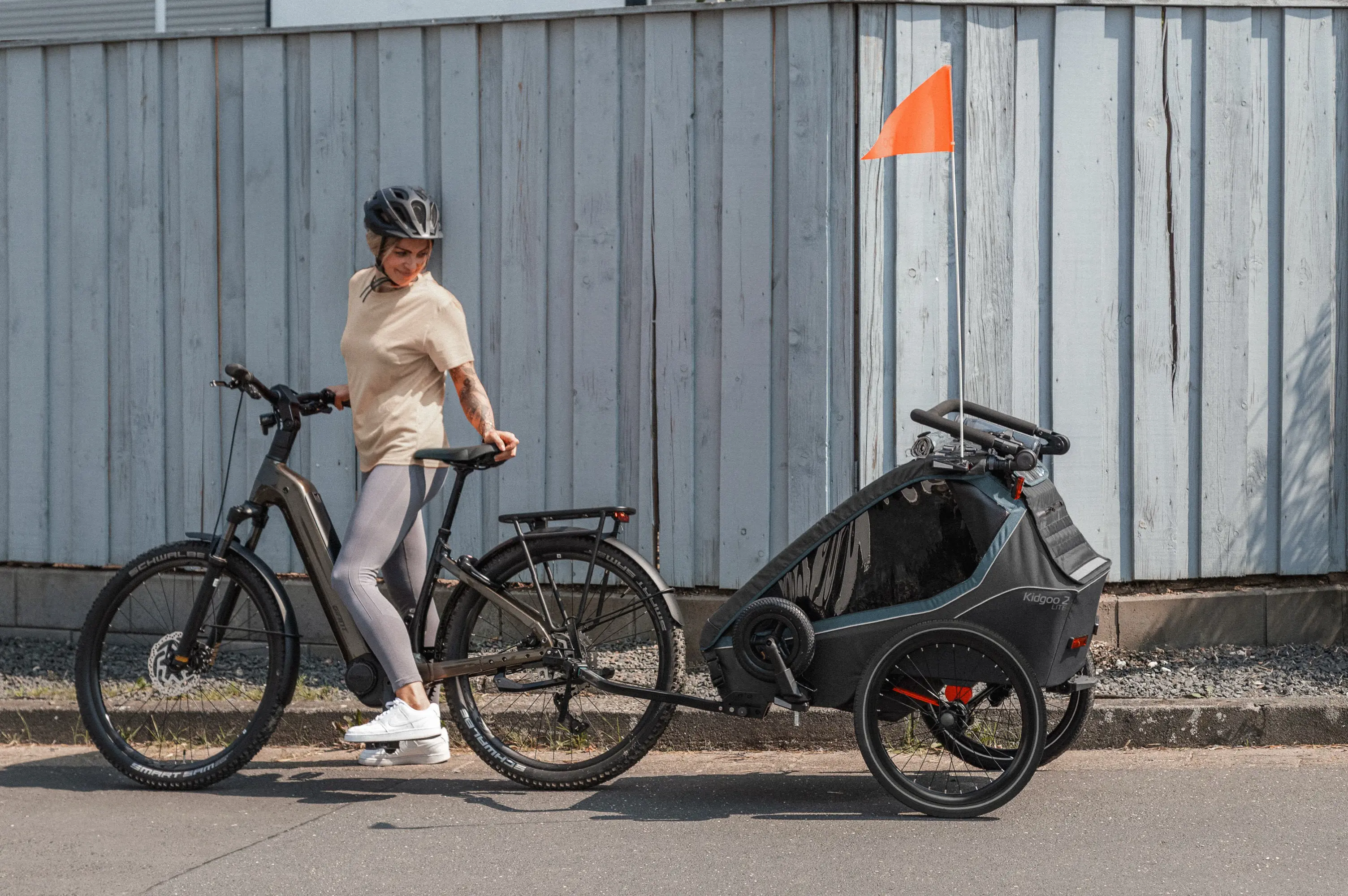 Der Kidgoo Lite ist Euer Einstieg in die Kidgoo-Welt mit allem, was Familien im Alltag wirklich brauchen.
Sicher, flexibel und gemacht für gemeinsame Abenteuer mit zwei Kindern.

#qeridoo #kidgoolite #fahrradanhänger #kinderfahrradanhänger