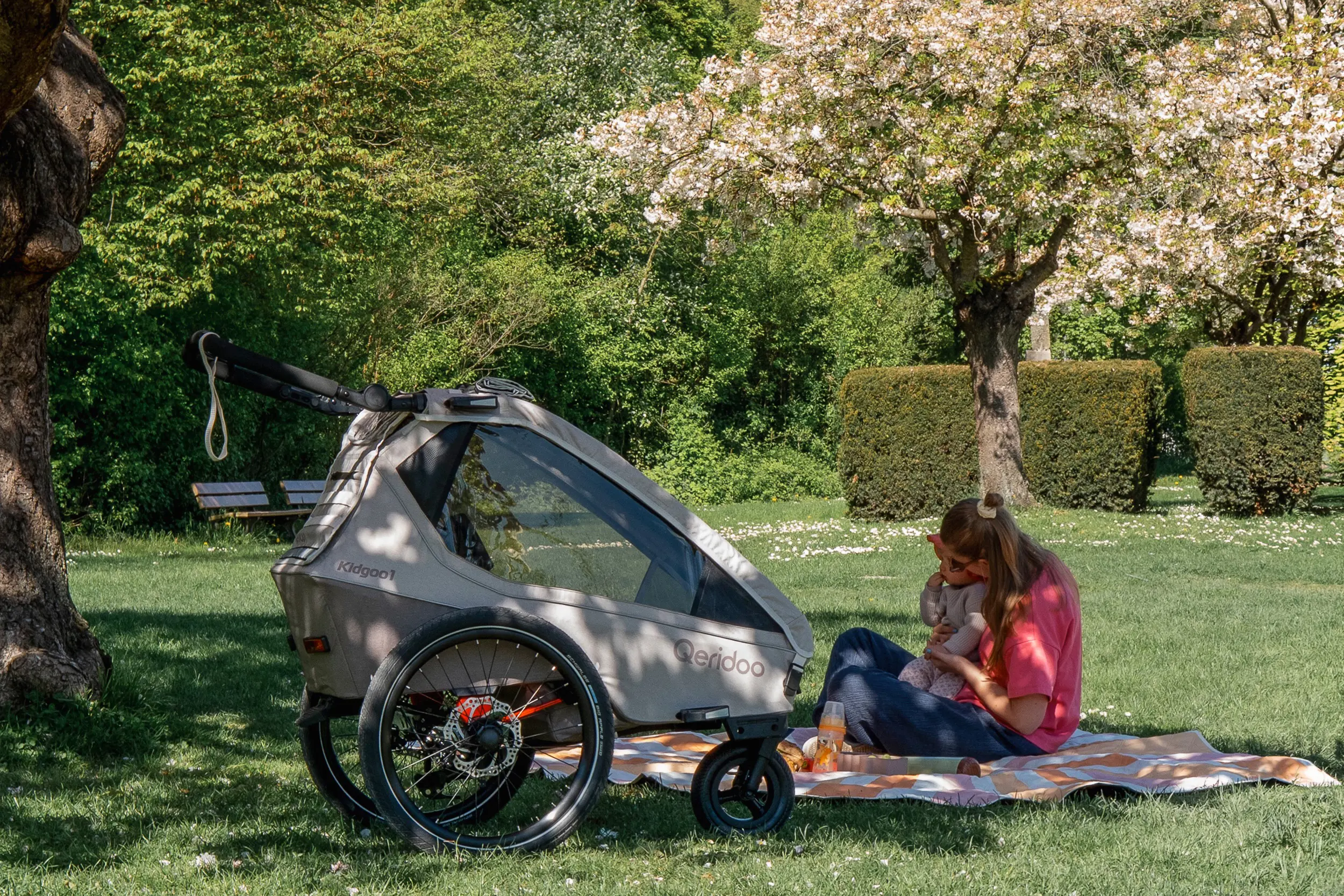 Endlich wieder Sonne, frische Luft und Zeit für kleine Abenteuer ☀️🤎
Der Kidgoo Pro begleitet Euch flexibel durch Alltag, Spaziergang und Wochenend-Ausflug, komfortabel, sportlich und ready für jede Tour.

Wir wünschen Euch ein entspanntes und sonniges Wochenende 🌿🚴