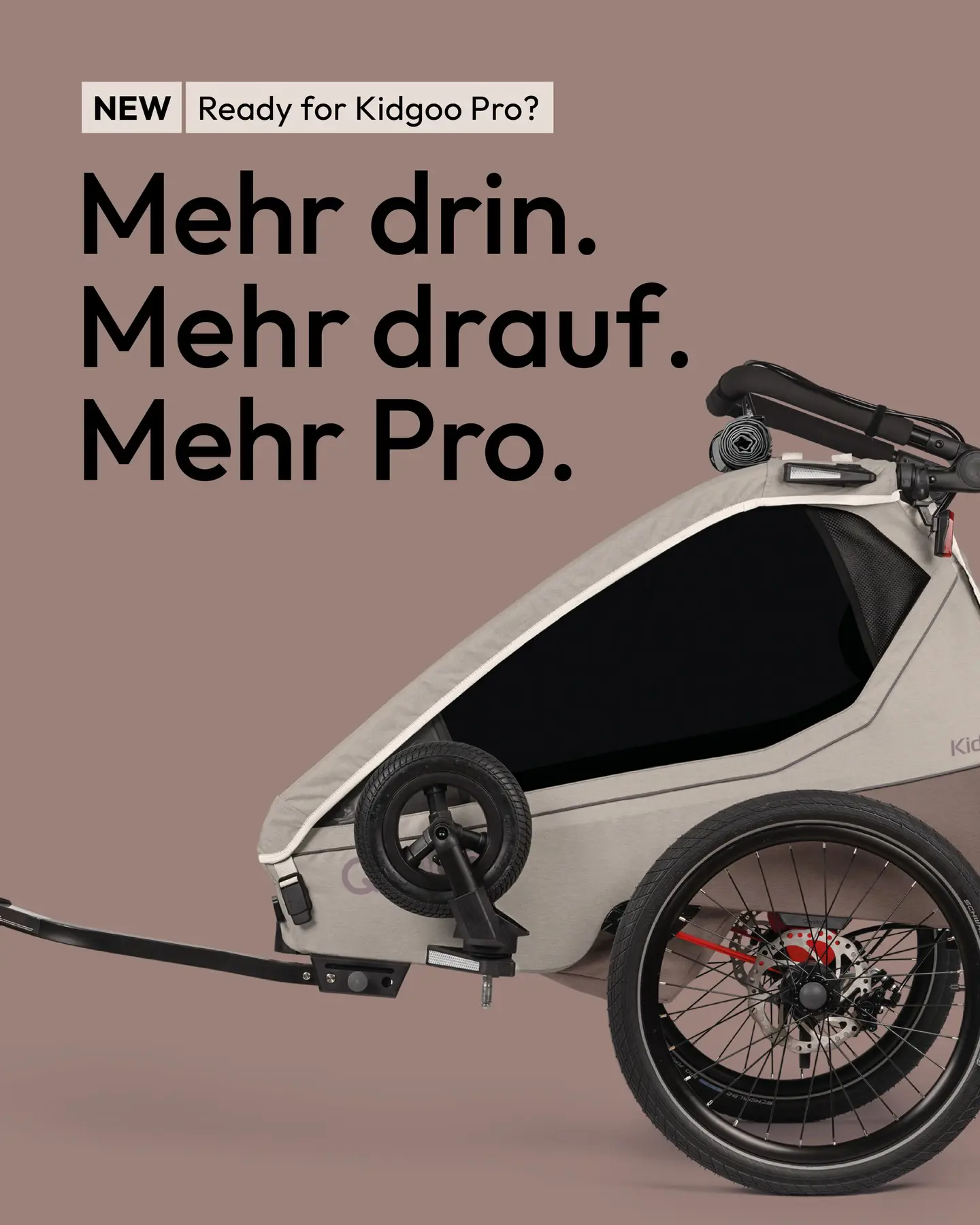 Mehr drin. Mehr drauf. Mehr Pro. 🤎
Mit dem Kidgoo Pro Gen2 bist Du für alles ready – egal ob Alltag, Abenteuer oder sportliche Sessions.
✔️ Joggerrad direkt inklusive
 ✔️ Durchdachte Features für komfortables Handling
 ✔️ Präzise Kontrolle dank Scheibenbremse & Bremshebel
 ✔️ Flexibel unterwegs mit 3-in-1-Verdeck
 ✔️ Kompakt verstaut durch faltbare Kabine
 ✔️ Blitzschnell gekoppelt mit dem becco-Kupplungssystem
Kurz gesagt: Mehr Komfort, mehr Features, mehr Möglichkeiten für Dich und Dein Kind.
👉 Bereit für Dein nächstes Level unterwegs?
#qeridoo #kidgoopro #fahrradanhänger #familyride #cyclinglife outdoorfamily  bikewithkids jogginglife